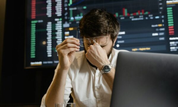 Eurostat: Η Ελλάδα σκαρφάλωσε στις 4 χειρότερες χώρες μισθολογικά στην Ευρώπη