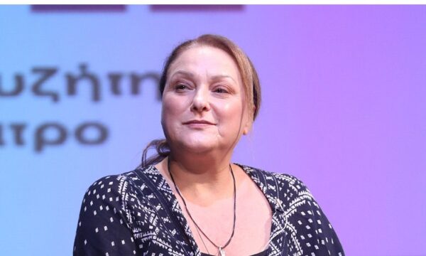 Ρένια Λουιζίδου αποκαλύπτει: «Έπαθα σηψαιμικό σοκ, παραλίγο να χάσω τη ζωή μου» στα γυρίσματα του «Καφέ της Χαράς»