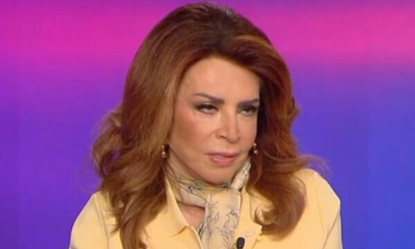 Μιμή Ντενίση: «Αν μπορούσα να απολαμβάνω καθημερινά πατάτες τηγανιτές και λουκάνικα θα ήμουν απόλυτα ευτυχισμένη»
