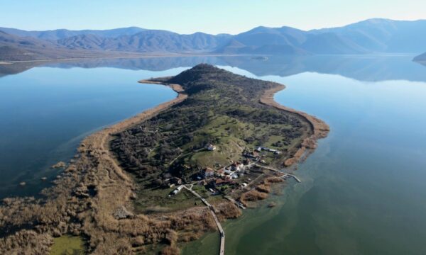 Άγιος Αχίλλειος Πρεσπών: Το μαγευτικό κατοικημένο νησάκι στην καρδιά της λίμνης