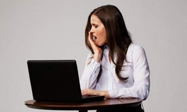 Η υπνηλία πυροδοτεί σοβαρούς κινδύνους για την υγεία και υποβαθμίζει την ποιότητα ζωής