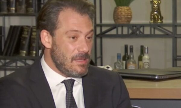 Αντίνοος Αλμπάνης: Η μάχη με τον καρκίνο και η συγκλονιστική εξομολόγηση για τους γονείς του – «Τους έχω συγχωρήσει τα λάθη τους»
