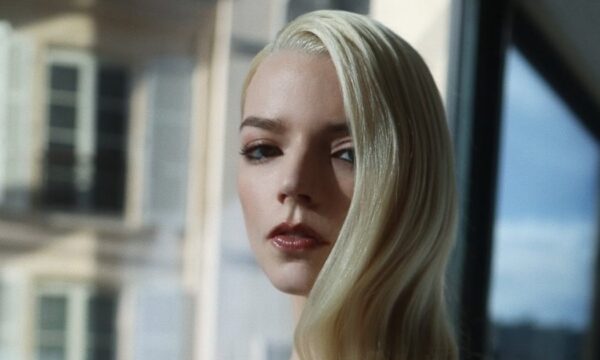 Anya Taylor – Joy: Εντυπωσίασε στα γυρίσματα της νέας της σειράς με το πιο εκρηκτικό bob της χρονιάς