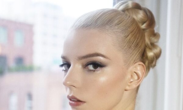 Anya Taylor-Joy: Το βασιλικό look ομορφιάς που μάγεψε
