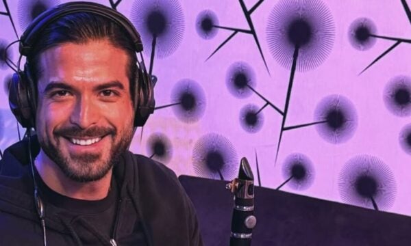Άρης Μουγκοπέτρος: «Βρισκόμουν δίπλα του όταν συνέβη η τραγωδία, ήμουν λουσμένος στο αίμα», αποκαλύπτει ο τραγουδιστής Γιάννης Κατσίγιαννης