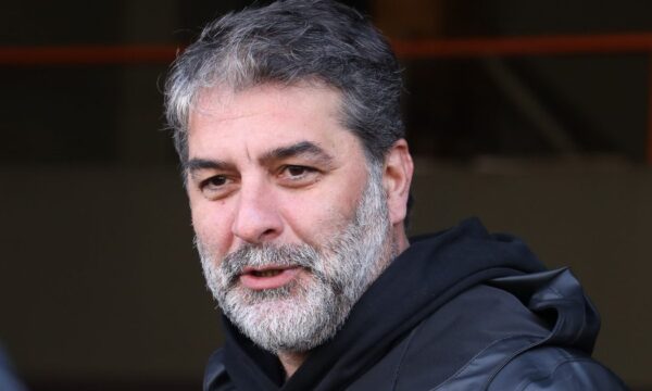 Βασίλης Μπισμπίκης: Αποκαλύφθηκε σπάνιο ενσταντανέ του ηθοποιού με μακριά μαλλιά στα 28 του