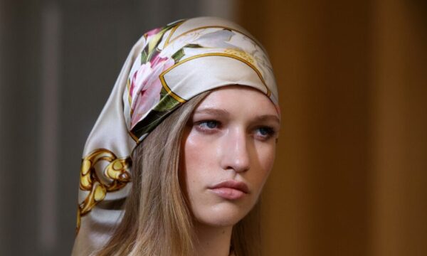 Chanel Cruise 2025/2026 show: Τα beauty looks λάμπουν με φρέσκια κομψότητα εμπνευσμένη από τον Ιταλικό κινηματογράφο