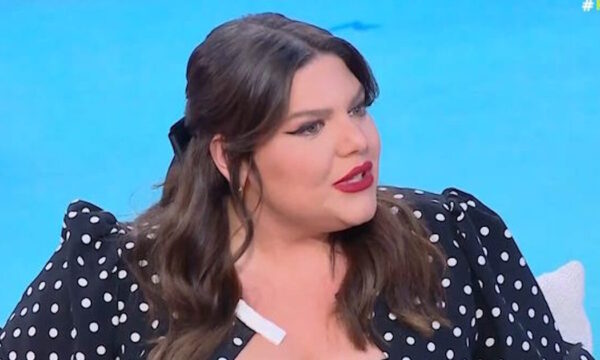 Δανάη Μπάρκα: «Φανατικός θαυμαστής της μητέρας μου εντόπισε το σπίτι της γιαγιάς μου και ισχυριζόταν πως είμαστε αδελφές»