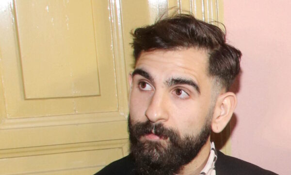 Δημήτρης Φιλιππίδης: Ο γιος του Πέτρου Φιλιππίδη αναλαμβάνει θέση σε μπαρ στην Κέρκυρα – «Δυστυχώς δεν έχει προκύψει κάτι θεατρικό»