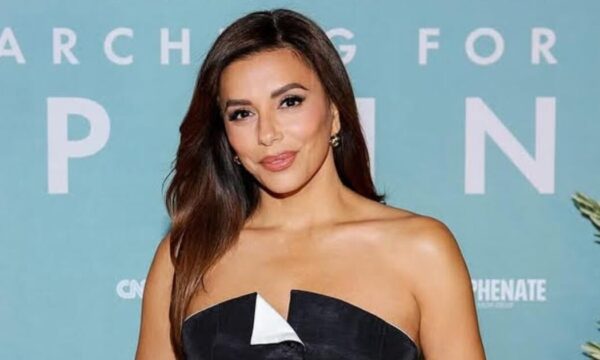Eva Longoria: Εντυπωσίασε με milky white coffin μανικιούρ κατά την προώθηση της νέας της εκπομπής