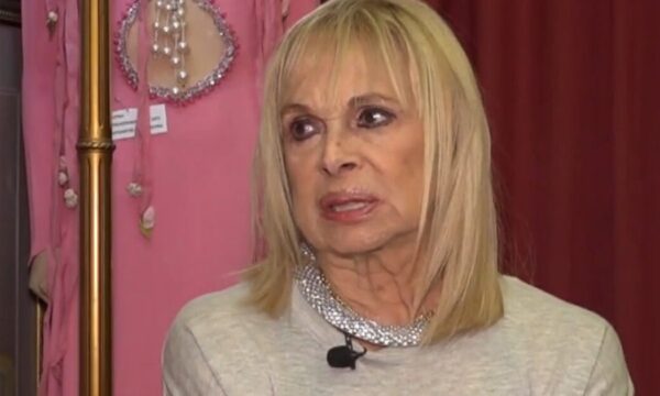 Άννα Φόνσου: «Δεν θέλω να φύγω πάνω στη σκηνή γιατί θα πονέσω, θέλω να φύγω ταξιδεύοντας σε άλλη χώρα»