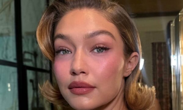 Boyfriend Blush: O πιο φρέσκος τρόπος για να εφαρμόσεις το ρουζ αυτή τη σεζόν