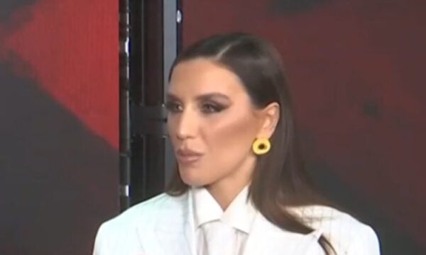 Ιουλία Καλλιμάνη: «Ονειρεύομαι να τραγουδήσω στο Ηρώδειο, αξίζουν συγχαρητήρια όσοι το καταφέρνουν»