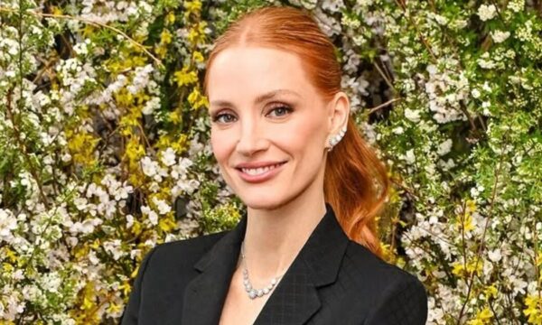Jessica Chastain: Με εντυπωσιακή χαμηλή αλογοουρά & μακιγιάζ σε φυσικούς τόνους