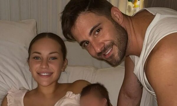 Ανδρομάχη – Γιώργος Λιβάνης: Μαγικές στιγμές στις πρώτες πασχαλινές διακοπές με τον γιο τους – Βίντεο