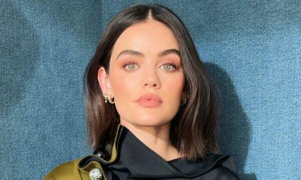 Lucy Hale: Το vintage χτένισμά της θα σε μαγέψει αν έχεις κόψει bob