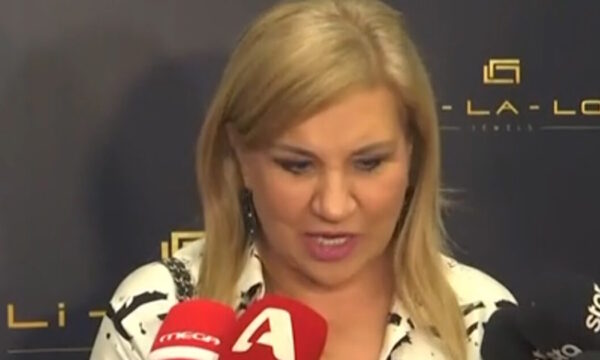 Δέσποινα Μοιραράκη: «Το πολυτιμότερο κόσμημα που κατέχω είναι σε συναίσθημα, το μονόπετρο του αξέχαστου συζύγου μου»