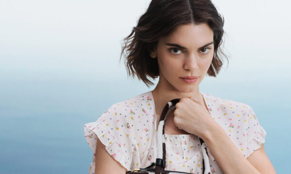 Prada “Days of Summer”: Η μαγευτική star καμπάνια μάς ταξιδεύει στην ανεμελιά του καλοκαιριού