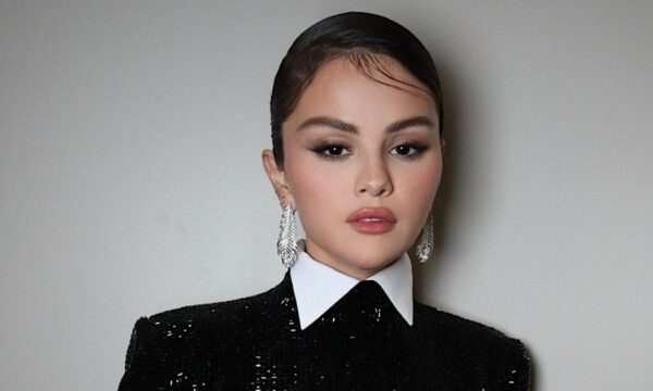 Selena Gomez: Μαγνητίζει τα βλέμματα με τα nail looks της και το τελευταίο αναβιώνει μια ξεχασμένη τάση