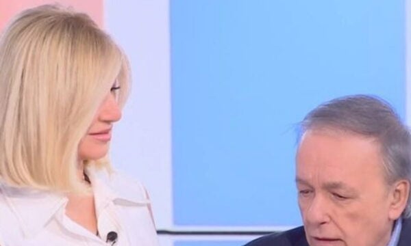 Ανδρέας Μικρούτσικος για Σίσσυ Χρηστίδου: «Όταν το ξαναείδα, μετάνιωσα για τη στάση μου που δεν της επέτρεψα να εκφραστεί ελεύθερα»