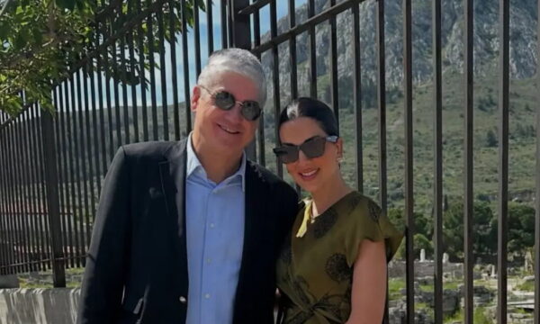 Σταματίνα Τσιμτσιλή: Το απίθανο ενσταντανέ με τον Θέμη Σοφό από το πασχαλινό ταξίδι τους στην Αρχαία Κόρινθο