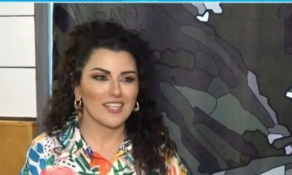 Χρύσα Κλούβα: «Είναι συγκλονιστικό που συνάντησα έναν θρύλο σαν τον Στράτο Διονυσίου για τον οποίο δεν είχα αναμνήσεις»