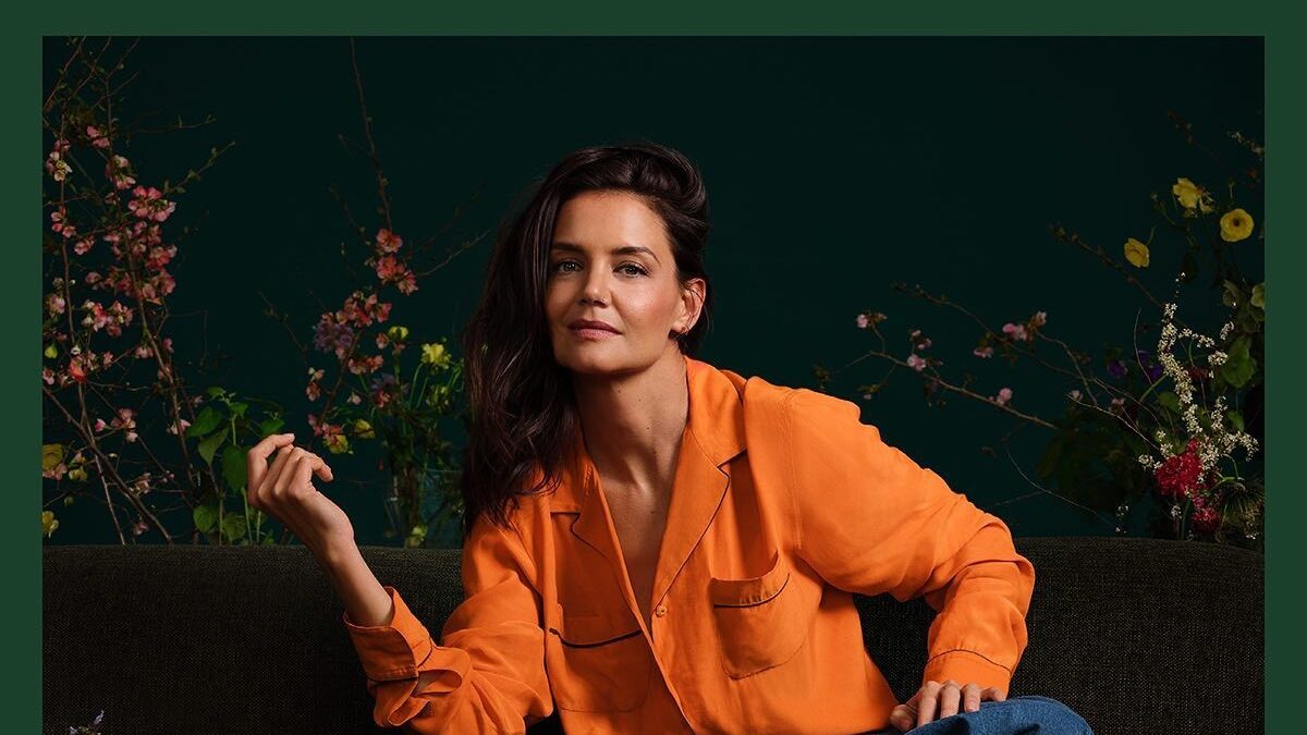 H Katie Holmes μεταμορφώνει το look των μαλλιών της έπειτα από δεκαετίες και μαγνητίζει τα βλέμματα