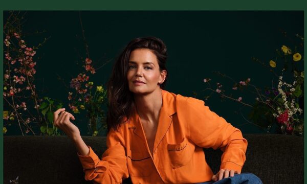 H Katie Holmes μεταμορφώνει το look των μαλλιών της έπειτα από δεκαετίες και μαγνητίζει τα βλέμματα