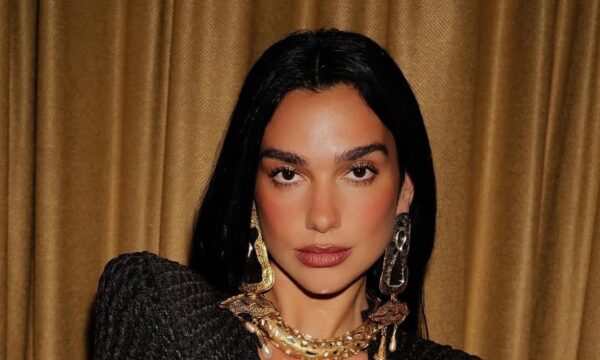 Dua Lipa: Το διαχρονικό μανικιούρ της που συνδυάζεται με τα πάντα θα μας μαγεύει πάντα