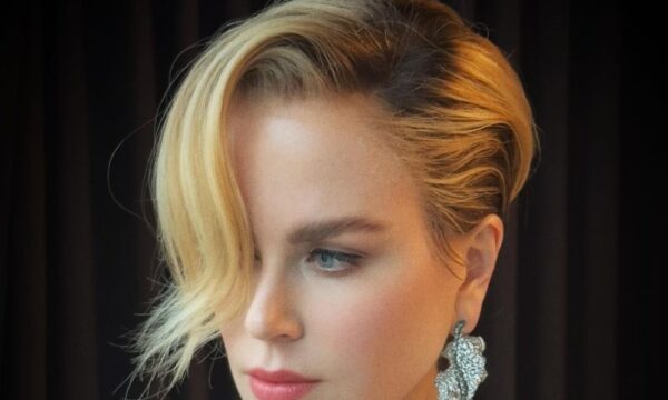 Περούκα ή όχι; Η Nicole Kidman με εντυπωσιακή αγορίστικη κουπ στο Met Gala μαγνητίζει τα βλέμματα και προκαλεί ερωτηματικά