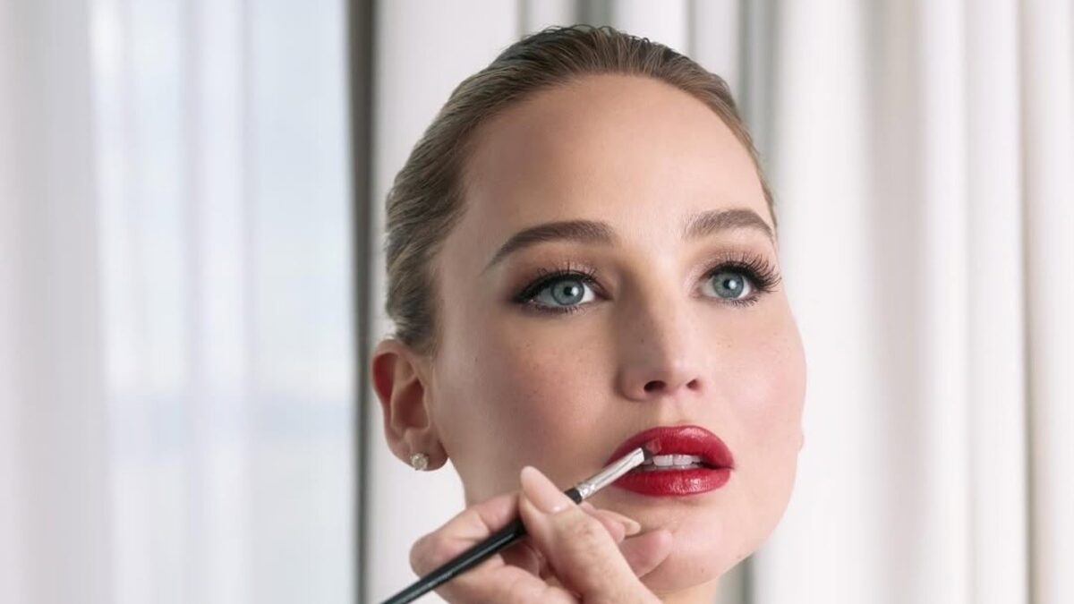 Πιο λαμπερή από ποτέ: Η Jennifer Lawrence μαγεύει τις Κάννες με αξεπέραστα μαθήματα μακιγιάζ
