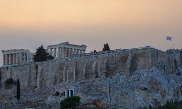 Γιατί η Ελλάδα θα στερηθεί φέτος πάνω από 5 εκατομμύρια επισκέπτες