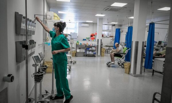 Ευαγγελισμός: Επανάσταση με QR code στα επείγοντα – Τι αποκαλύπτει το “έξυπνο βραχιολάκι”