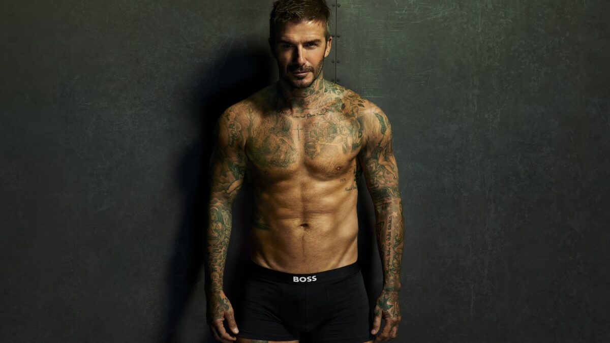 Ο David Beckham λάμπει στα 50 του χάρη σε μία μαγική άσκηση
