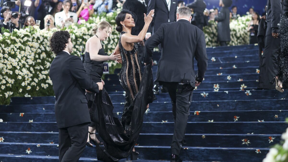 Halle Berry: Παραλίγο σοβαρό ατύχημα στο Met Gala 2025 – Οι… αποκαλυπτικές ρίγες της