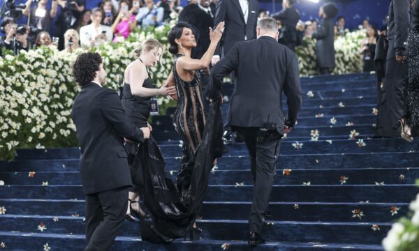 Halle Berry: Παραλίγο σοβαρό ατύχημα στο Met Gala 2025 – Οι… αποκαλυπτικές ρίγες της