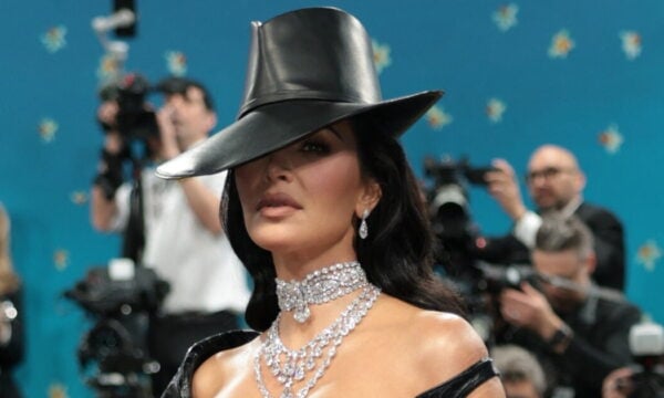 Met Gala: Οργισμένη η Κιμ Καρντάσιαν λίγο πριν εμφανιστεί στο θρυλικό χαλί – Σεκιούριτι της πάτησε το φόρεμα