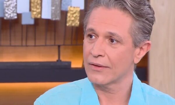 Αιμίλιος Χειλάκης: «Σήκωσα την ευθύνη μου από μικρό παιδί και βυθίστηκα οικονομικά, αλλά όχι καλλιτεχνικά»