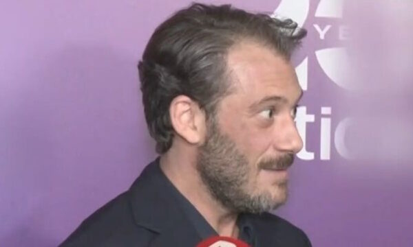 Αντίνοος Αλμπάνης σε δημοσιογράφο: «Έχετε πάει σε ΩΡΛ πρόσφατα;»