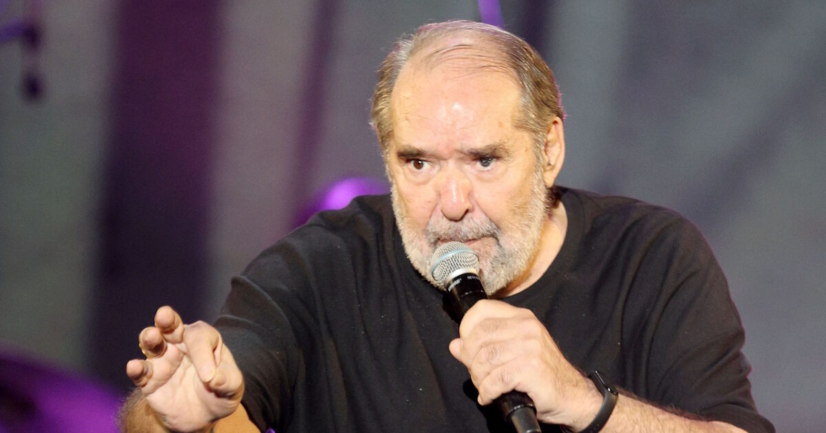 Θέμης Ανδρεάδης: Η συγκλονιστική έκκληση του τραγουδιστή για αίμα – «Μπαίνω επειγόντως στο χειρουργείο»