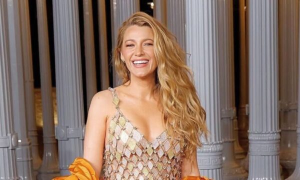 Η Blake Lively αποκαλύπτει μαγευτικά αρώματα για μαλλιά και σώμα