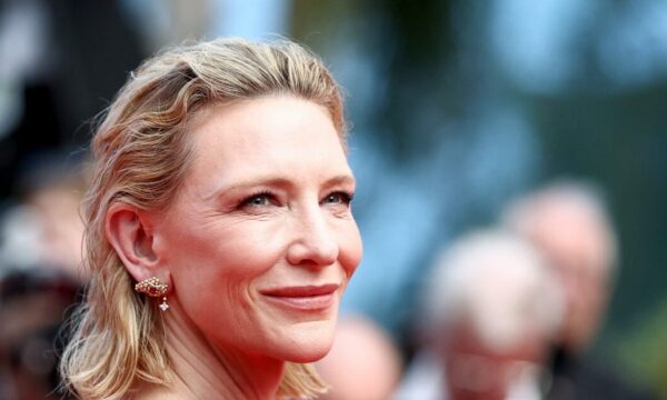 Cate Blanchett: Λάνσαρε το πιο κομψό wavy summer hairstyle που μπορείς να αντιγράψεις αμέσως