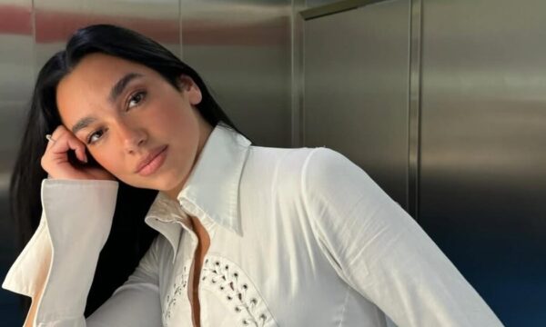Dua Lipa: Λανσάρει πράσινη μάσκαρα – Η απόλυτη τάση του καλοκαιριού!