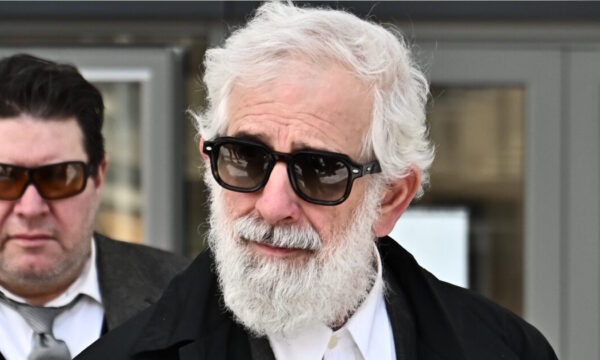 Πέτρος Φιλιππίδης: Μήνυση κατά διάσημης ηθοποιού που τον κατηγόρησε για βιασμό στην οικία του