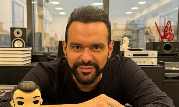 Γιώργος Αρσενάκος: Ο χαρισματικός CEO της Panik Records που οδηγεί τους καλλιτέχνες σε εκρηκτικές επιτυχίες