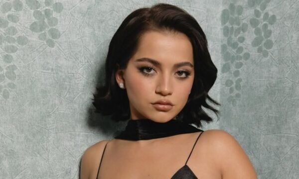 Isabela Merced: Λάμψε με εντυπωσιακό curly bixie που την απογείωσε!