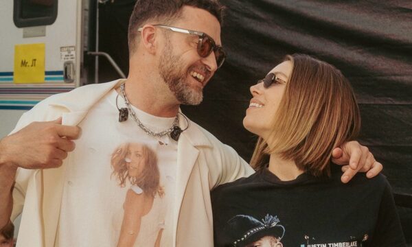Jessica Biel & Justin Timberlake: Το διάσημο ζευγάρι λάμψε με μπλουζάκια… απόλυτης αγάπης!