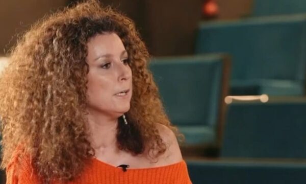 Ξεσπά οργισμένη η Κατερίνα Βρανά: «Είμαι μέχρι εδώ – Άι σιχτίρ, σοβαρά μιλάω, μην το κάνετε ανθρωπιστικά, χέστ…α»