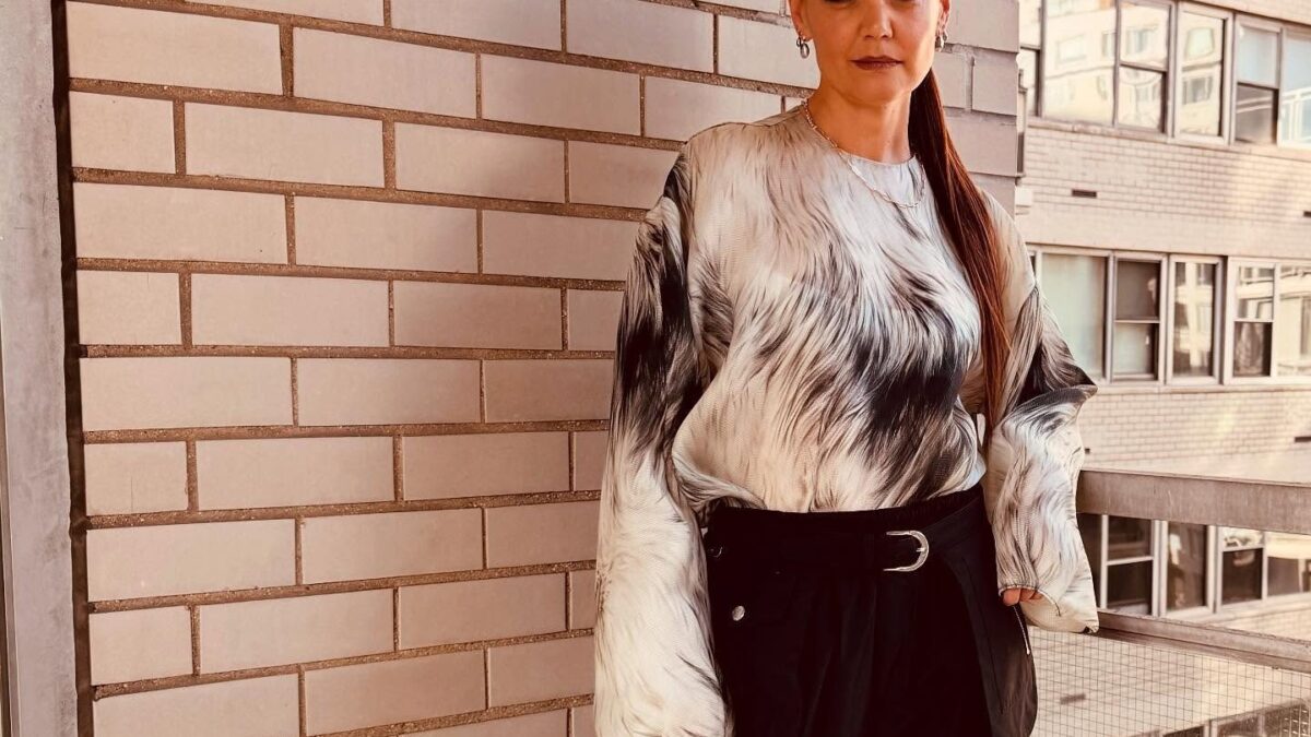 Το κρυφό μυστήριο της Katie Holmes για αέρινη κομψότητα – Αυτό το απλό σύνολο λατρεύουν όλες οι διάσημες