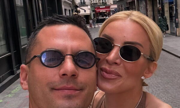 Παναγιώτης Κουτσουμπής: Η ρομαντική φωτογραφία με την Κατερίνα Καινούργιου στο Παρίσι μετά το μαγικό “ναι”